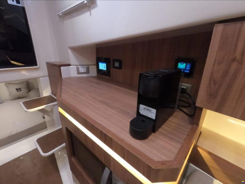 Manara Maxiline 40 Cabin