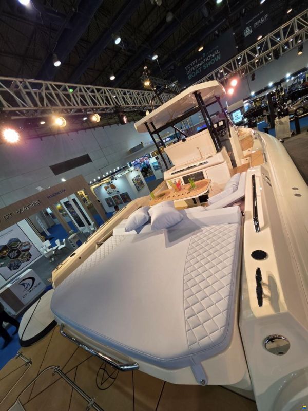 Manara Maxiline 40 Cabin