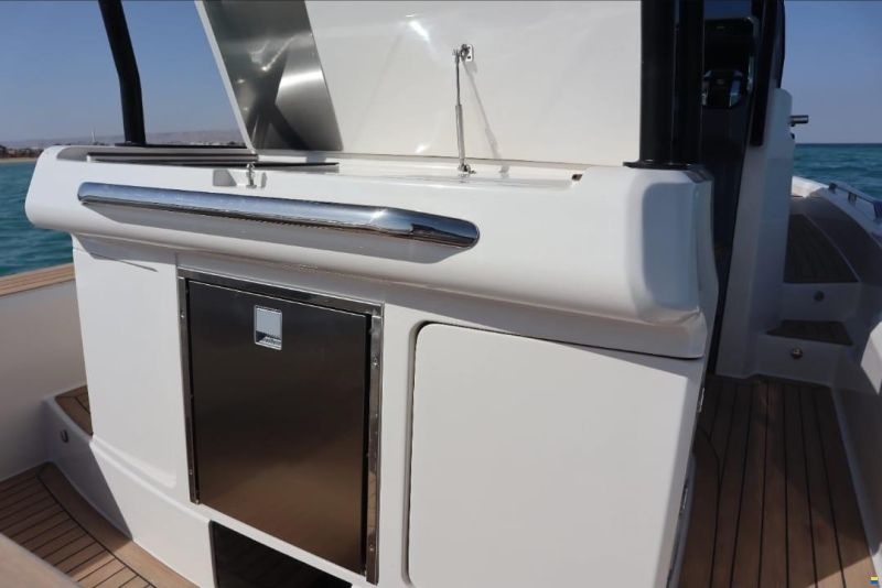 Manara Maxiline 40 Cabin