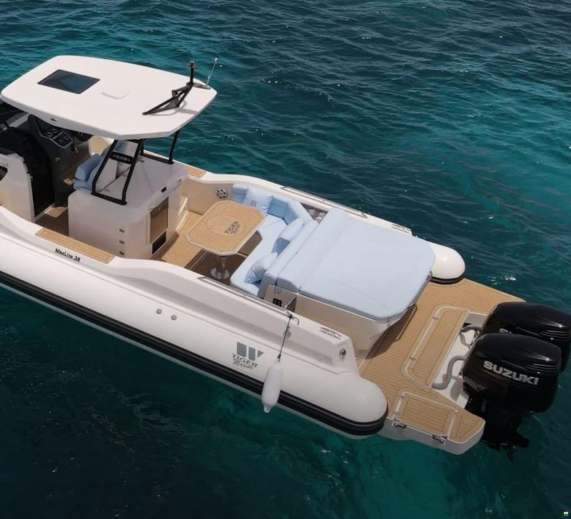 Manara Maxiline 40 Cabin