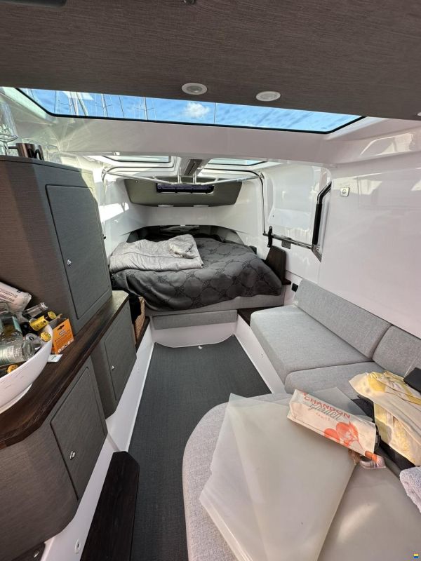 Axopar 37 Cross Cabin