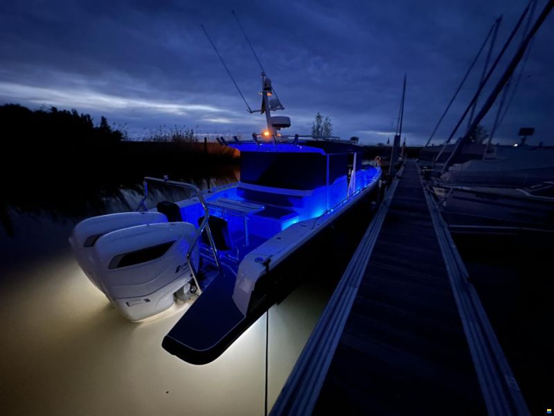 Axopar 37 Cross Cabin