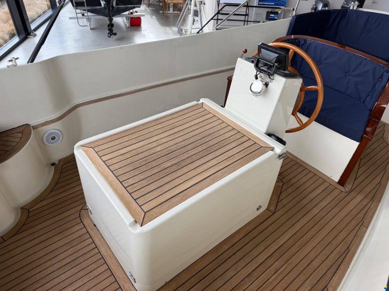 Interboat 25