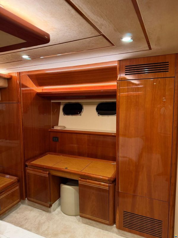 Ferretti 80