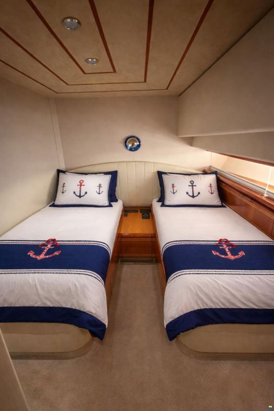 Ferretti 80