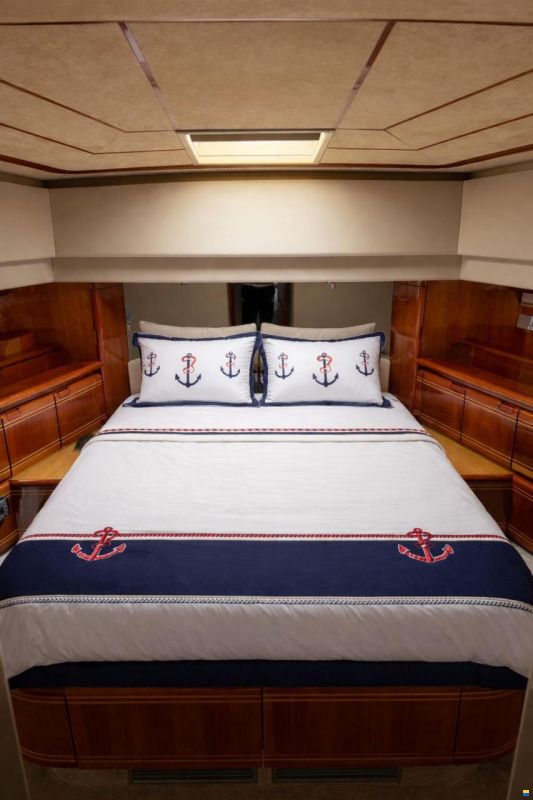 Ferretti 80