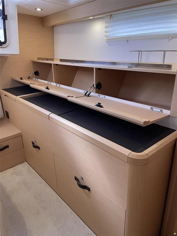 Jeanneau Yachts 57