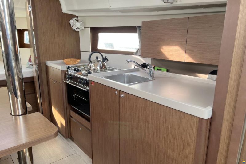 Beneteau Oceanis 35.1