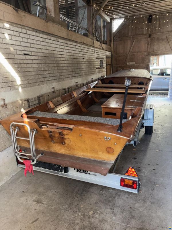 M&auml;ndli Eigenbau F&auml;hrboot