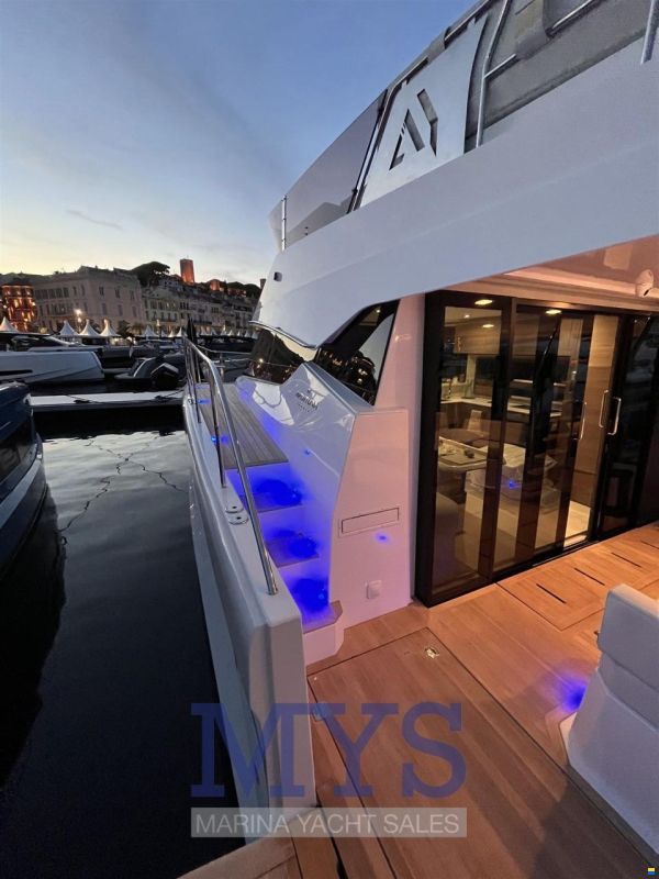 Aventura 38 FLY