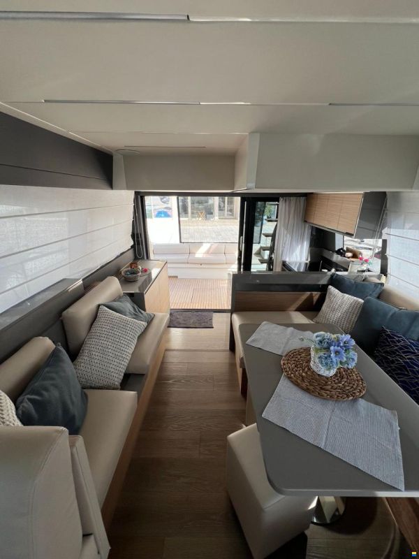 Ferretti 450