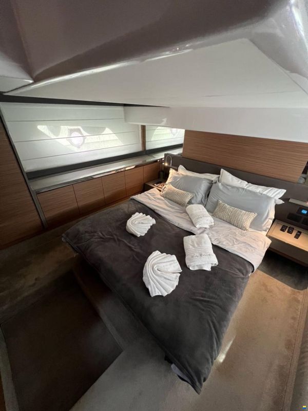 Ferretti 450