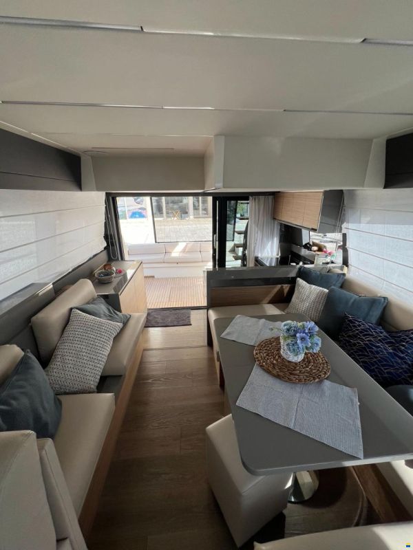 Ferretti 450