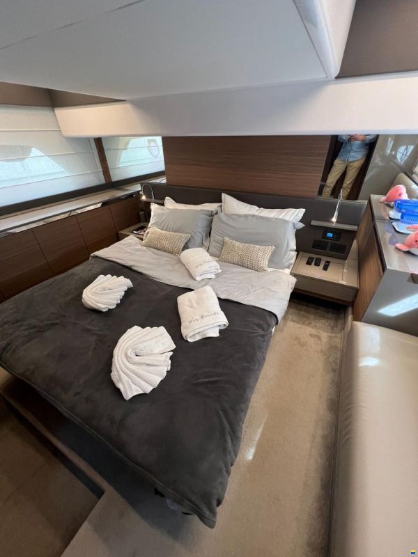 Ferretti 450