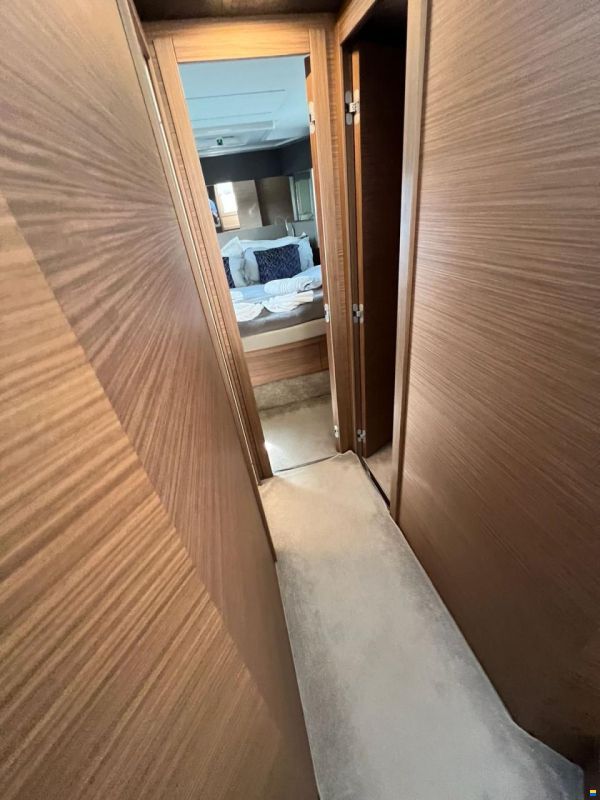 Ferretti 450