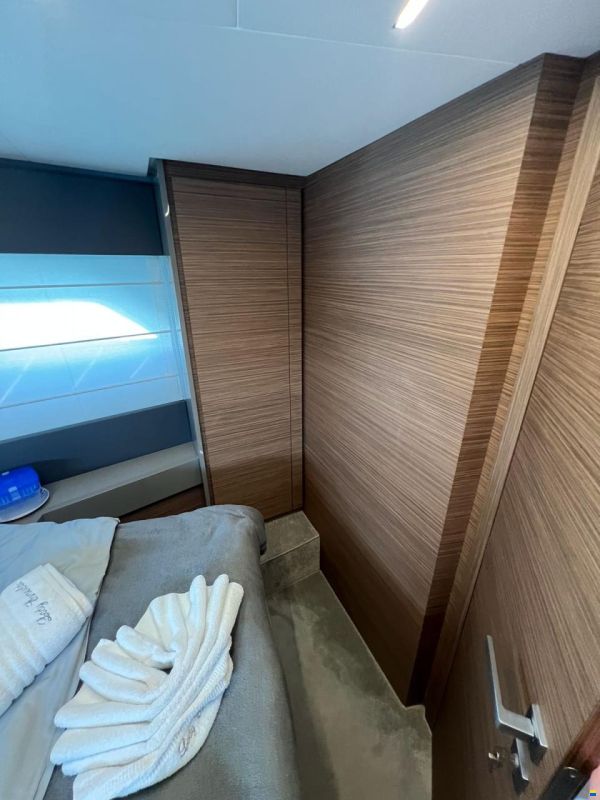 Ferretti 450