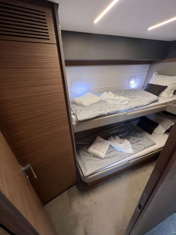 Ferretti 450