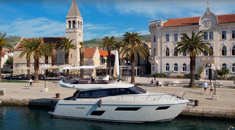 Ferretti 450