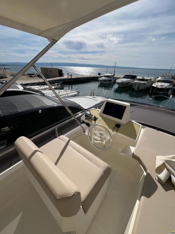 Ferretti 450