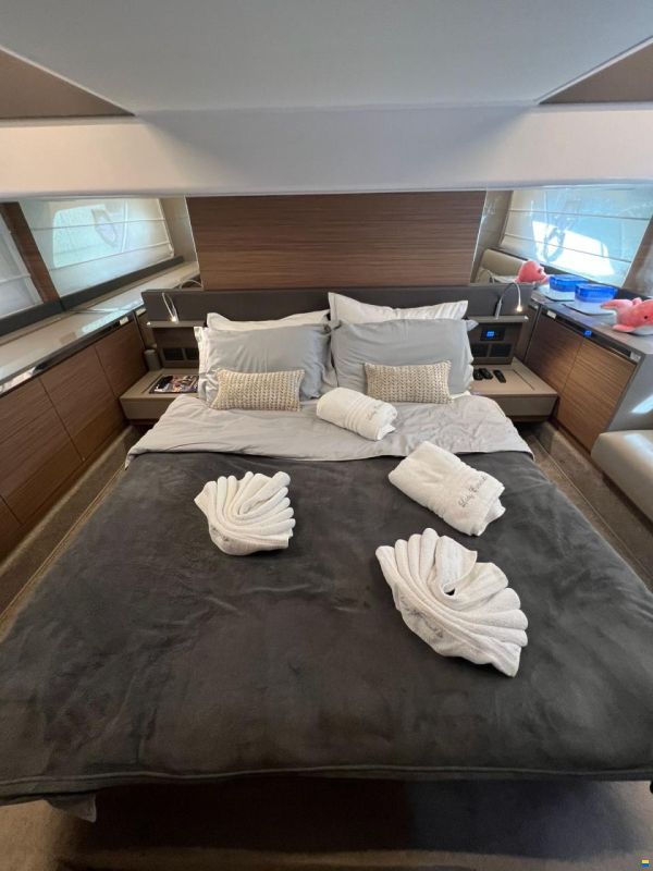 Ferretti 450