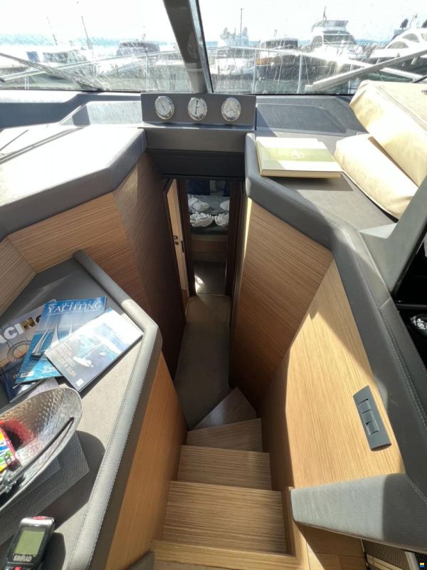 Ferretti 450