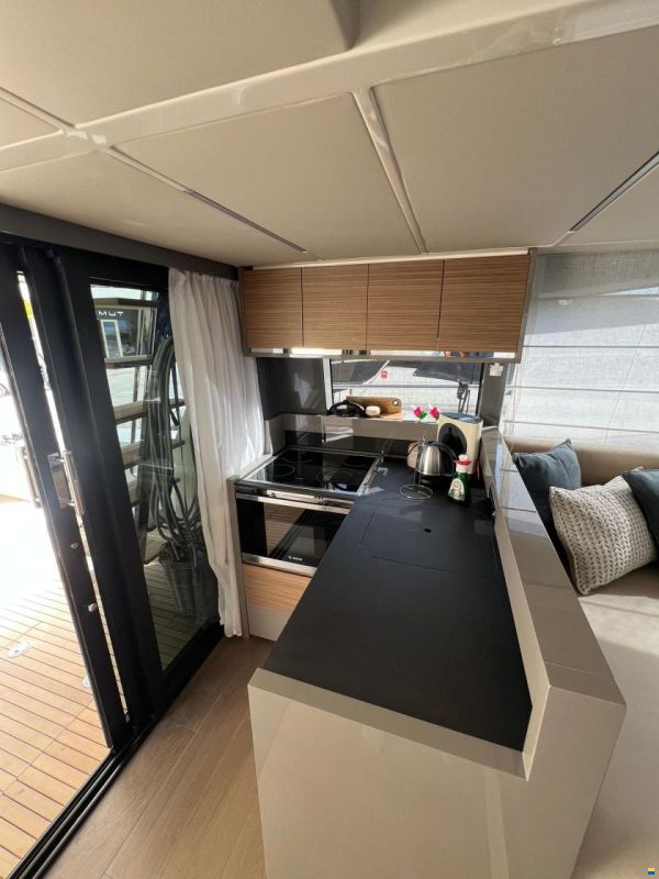 Ferretti 450