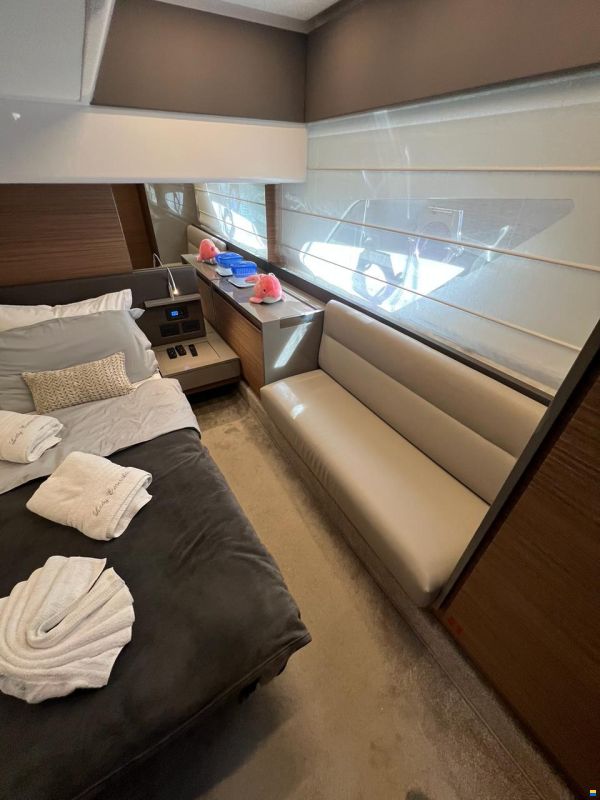 Ferretti 450