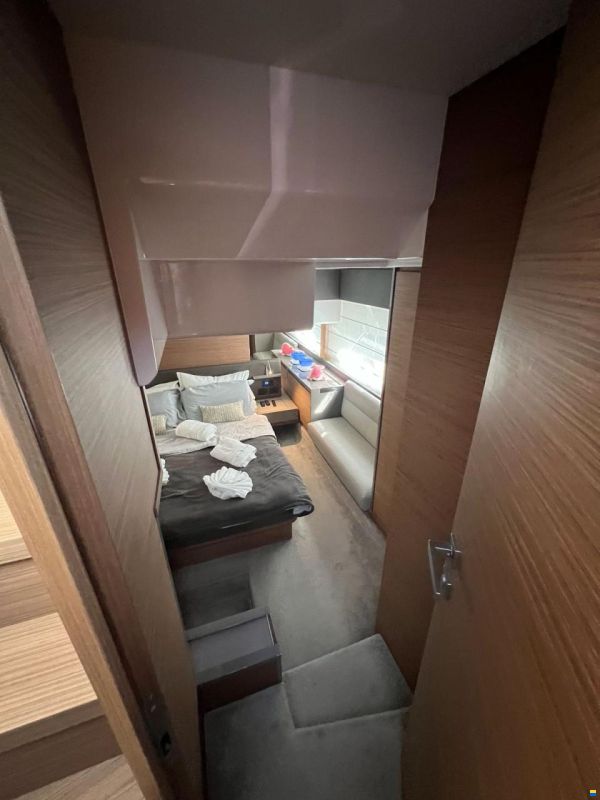 Ferretti 450