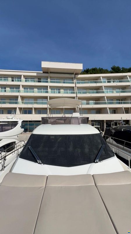 Ferretti 450