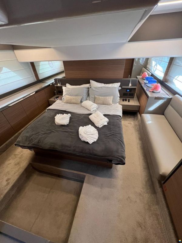 Ferretti 450