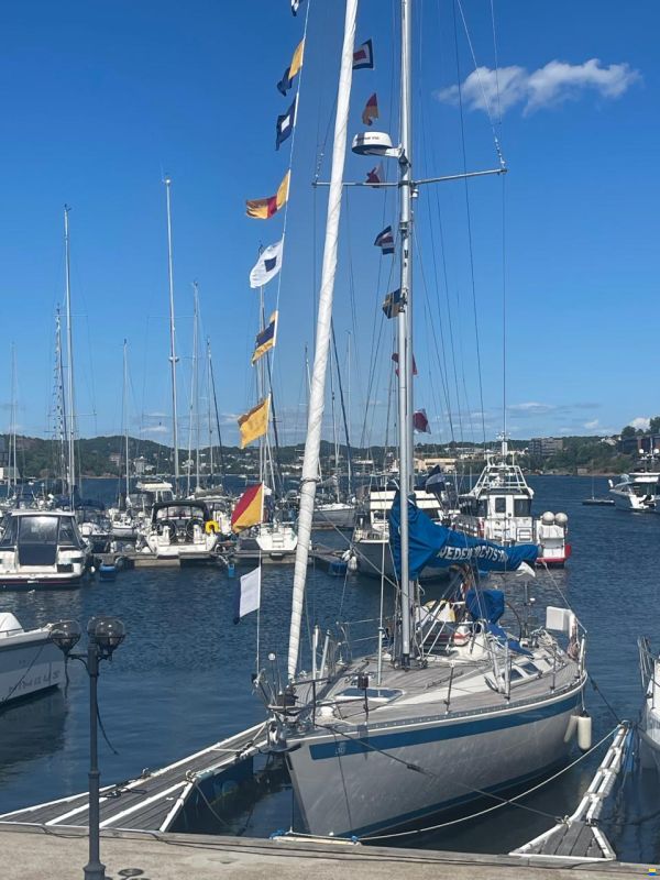 Sweden Yachts 390