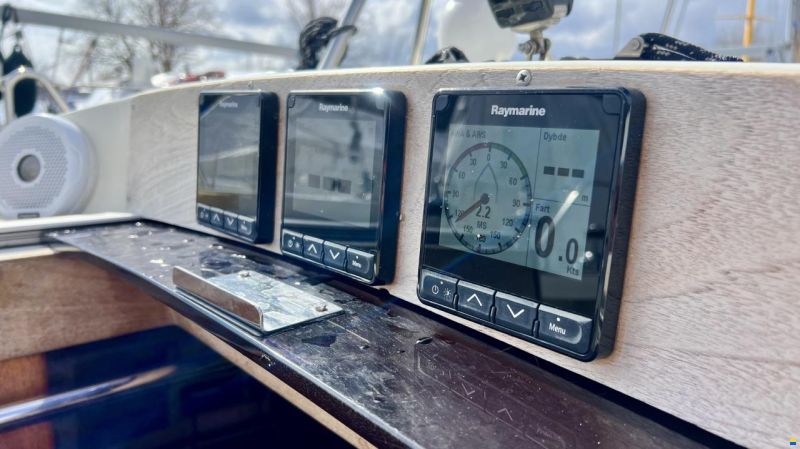 Sweden Yachts 390