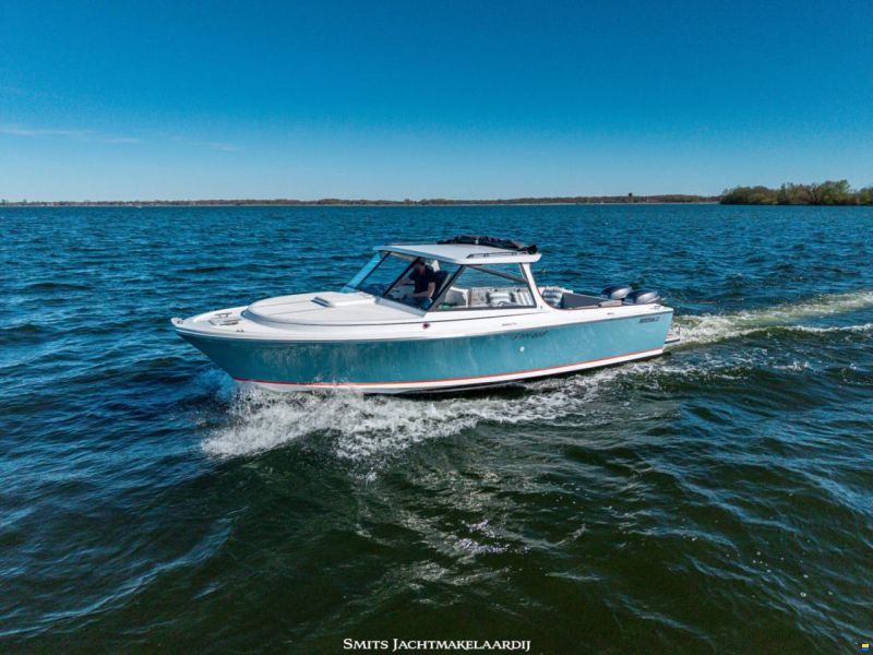Bertram 25