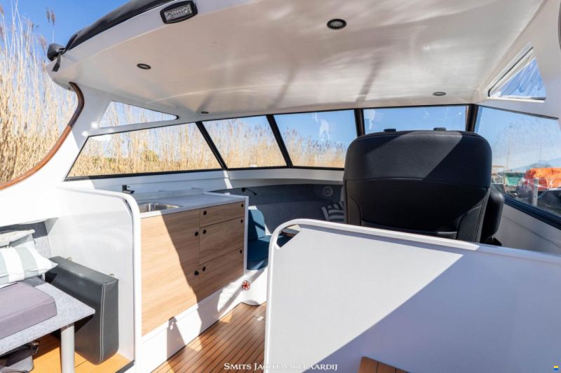 Bertram 25
