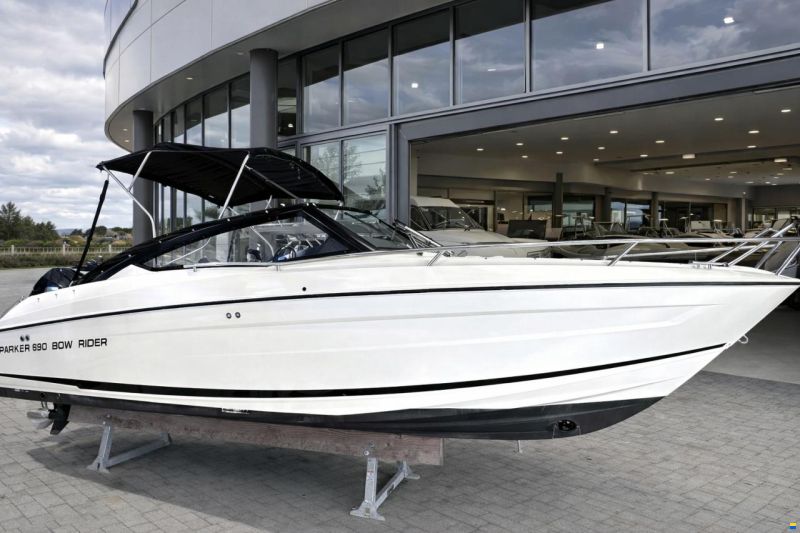 Parker 690 Bow Rider