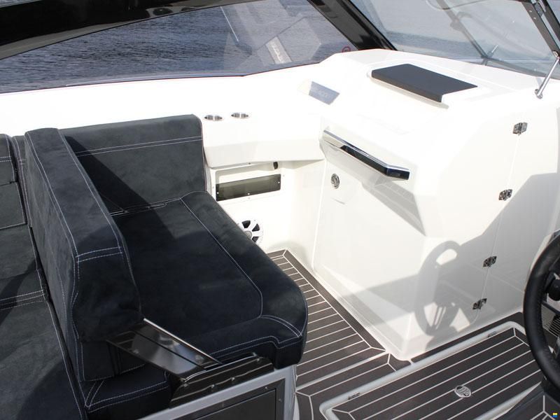 Parker 690 Bow Rider