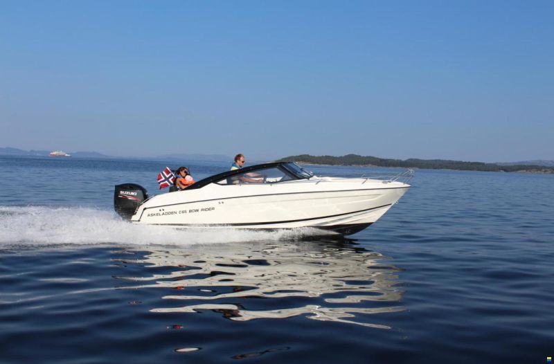 Parker 690 Bow Rider