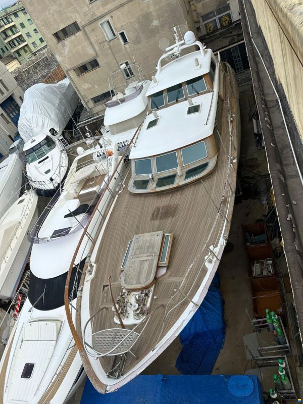 Custom Dutch Motor Yacht