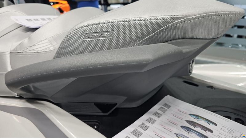 Sea-Doo GTX 325 Limited White Pearl