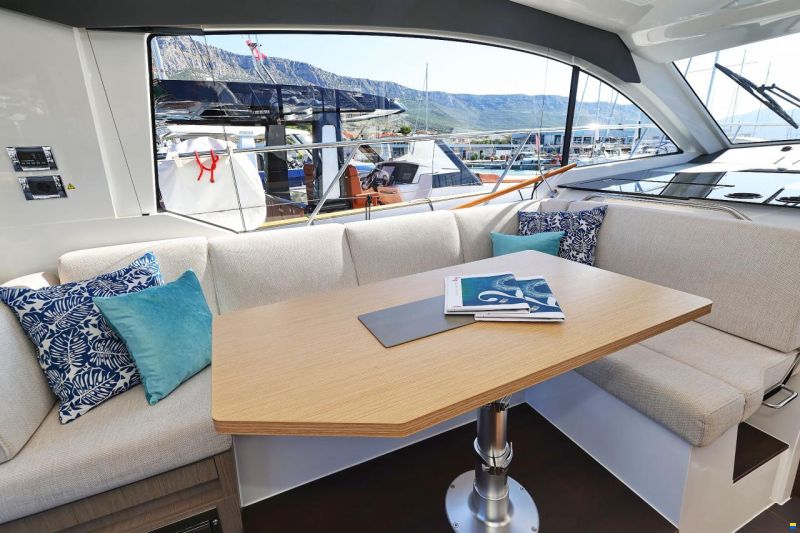 Sealine C390