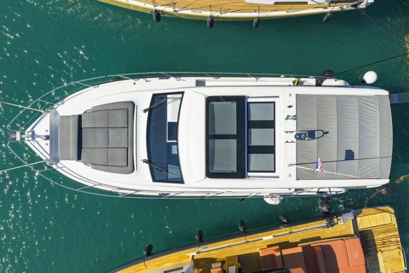 Sealine C390