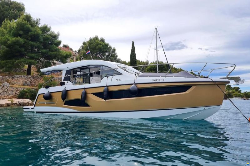 Sealine C390