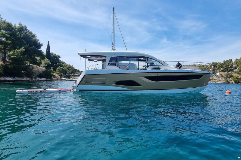 Sealine C390