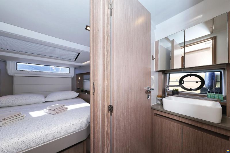 Sealine C390