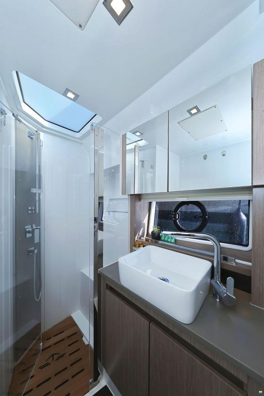 Sealine C390