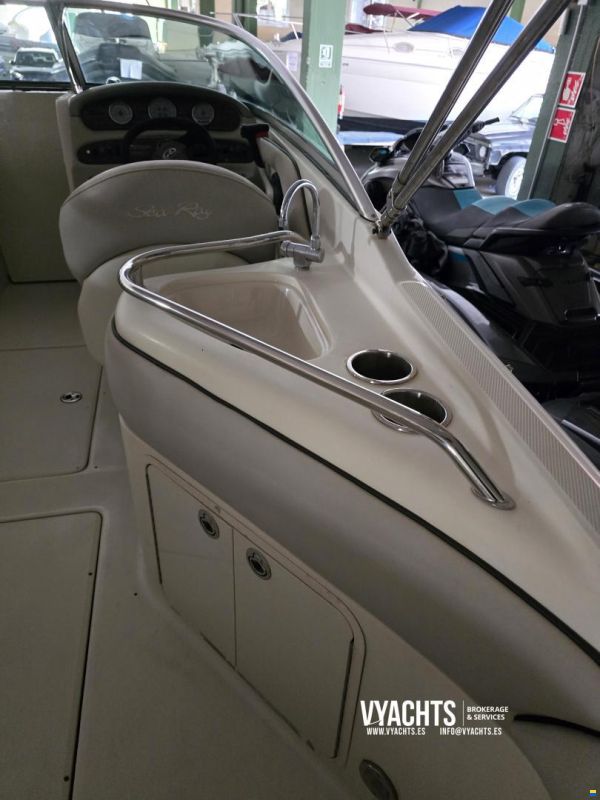 Sea Ray 240 SD