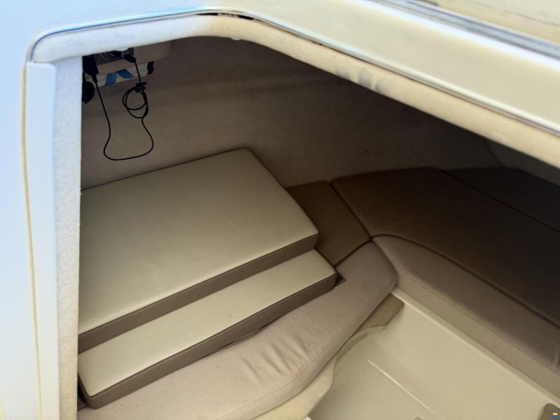 Sea Ray 210 Overnighter
