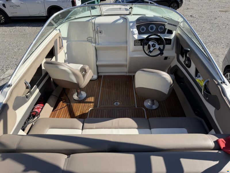 Sea Ray 210 Overnighter