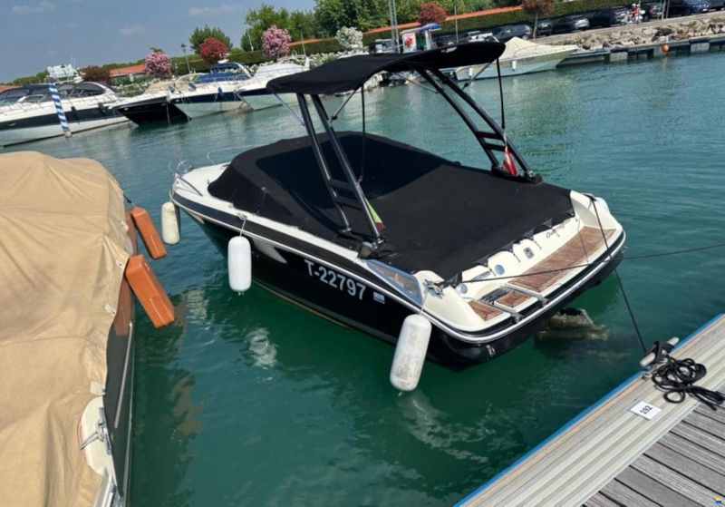 Sea Ray 210 Overnighter