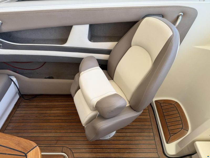 Sea Ray 210 Overnighter